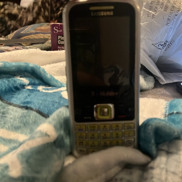 T-Mobile old lime green phone (parts only) - Picture 4 of 4